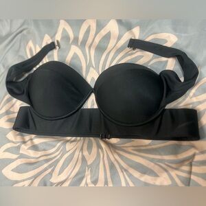 🌻Black Strapless swim top🌻